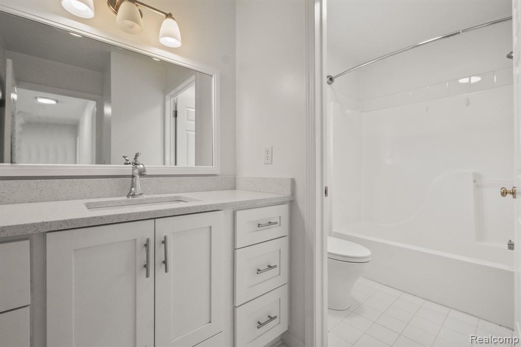 7870 GREENE FARM Drive, Ypsilanti, MI 48197 — Photo 21