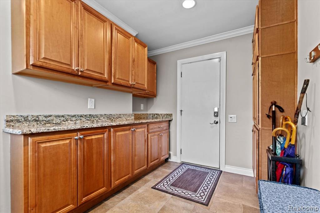 931 S Shady Hollow Circle, Bloomfield Hills, MI 48304 — Photo 22