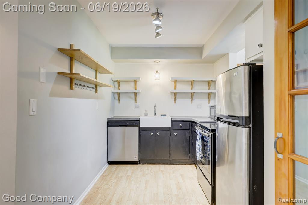 4345 Crooks Road, 4, Royal Oak, MI 48073 — Photo 12