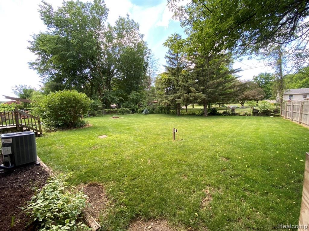 9523 Waite Drive, Fenton, MI 48430 — Photo 26