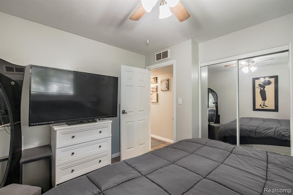 6621 Doyon Drive S, Waterford, MI 48327 — Photo 18