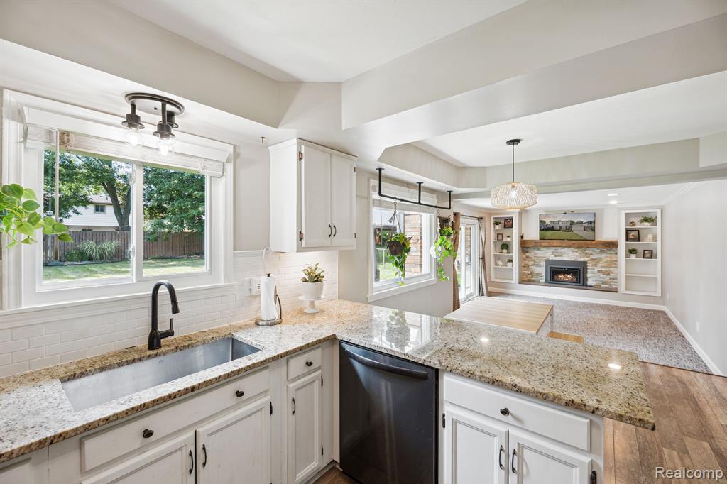 7363 HILLSBORO Drive, Canton, MI 48187 — Photo 14