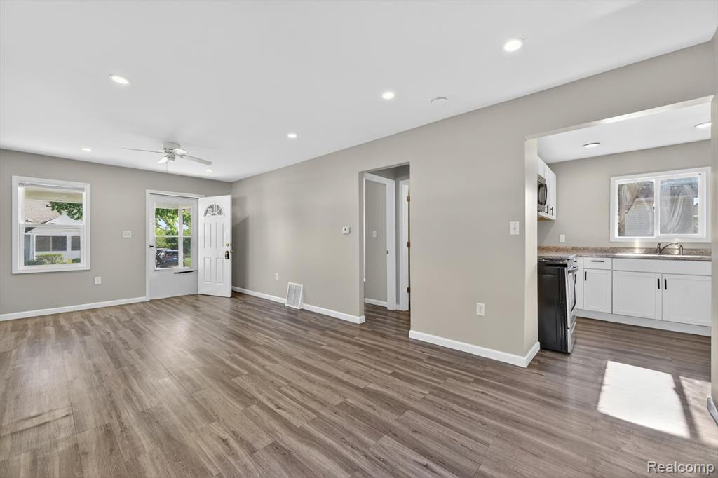 453 MANATEE Avenue, Hazel Park, MI 48030 — Photo 5