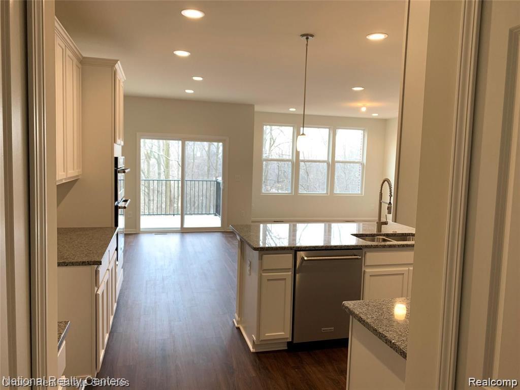 43683 Chancellor Lane, Novi, MI — Photo 4