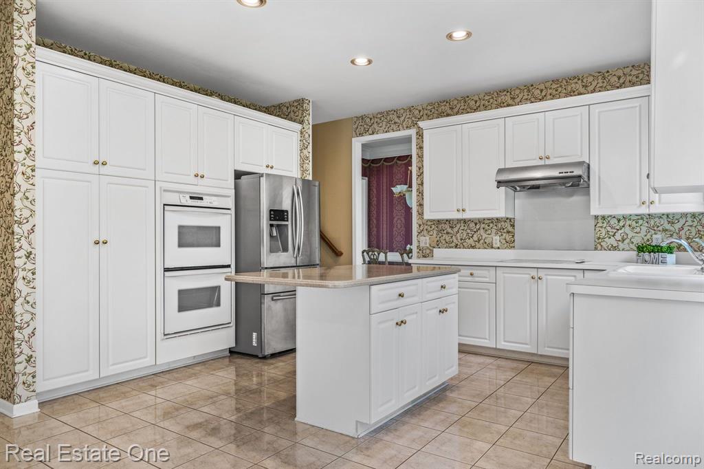 4458 HYCLIFFE Drive, Troy, MI 48098 — Photo 15