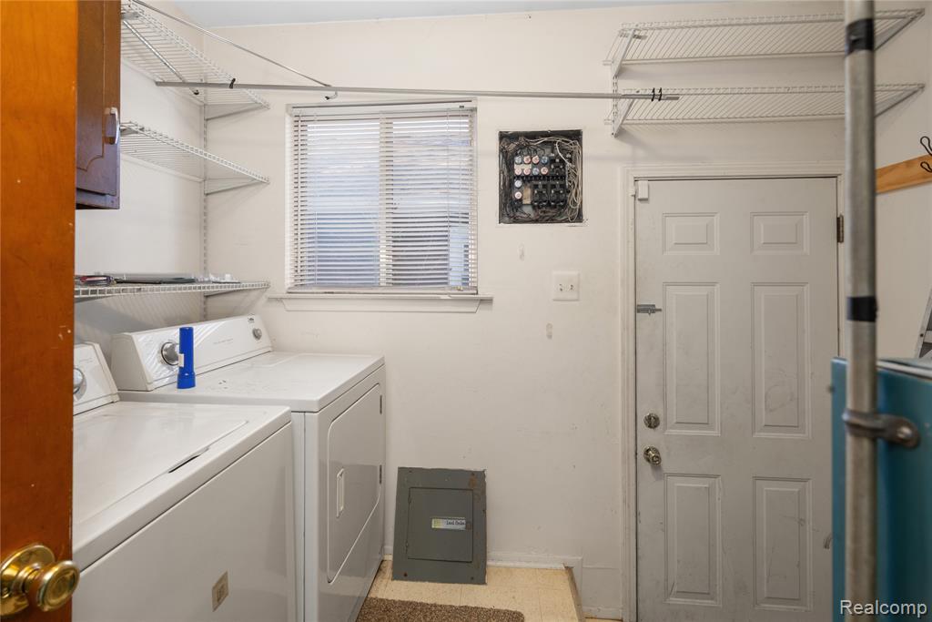 20842 Ridgemont Road, Harper Woods, MI 48225 — Photo 19