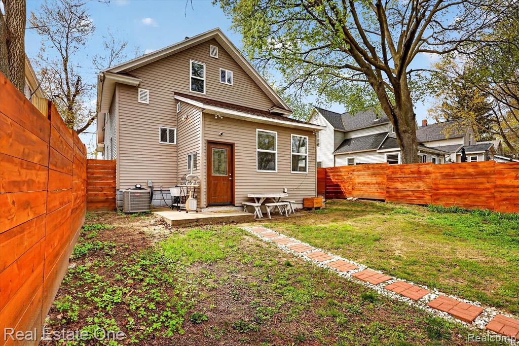 444 Diamond Avenue NE, Grand Rapids, MI 49503 — Photo 43
