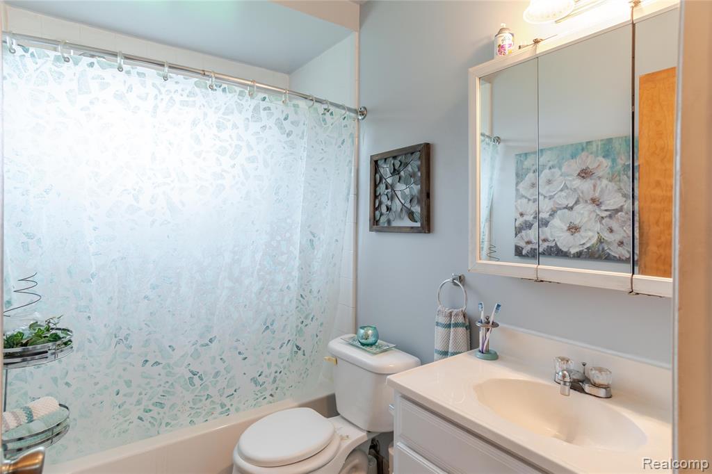 534 Henry Ruff Road, Garden City, MI — Photo 11