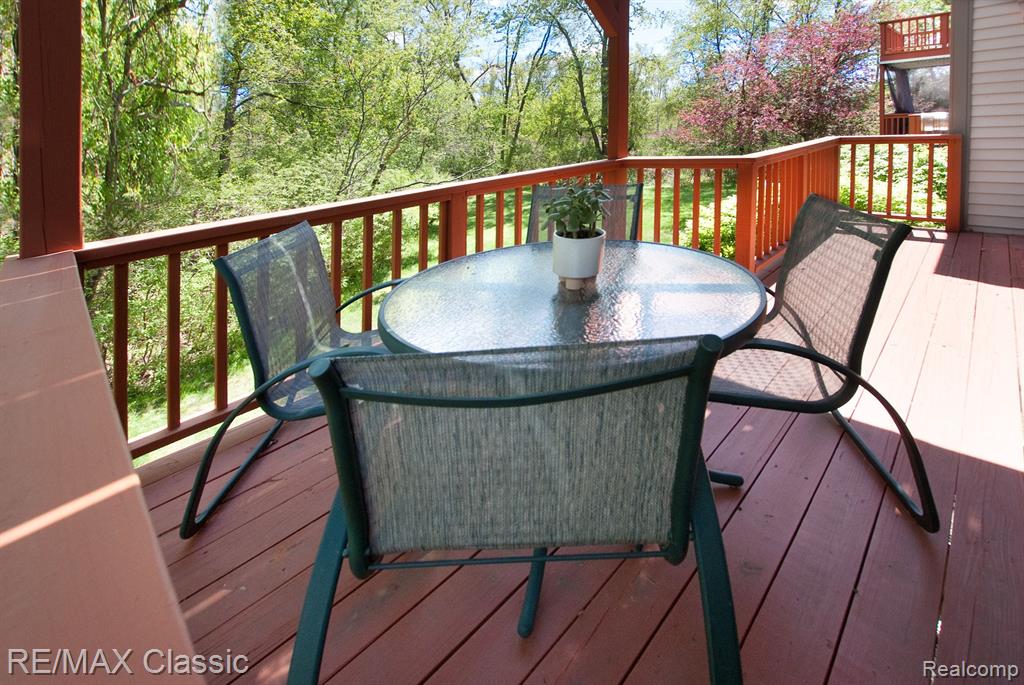 587 Winwood Circle, 20, Walled Lake, MI 48390 — Photo 12