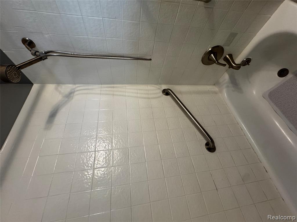 841 E Hudson Avenue, Madison Heights, MI 48071 — Photo 8
