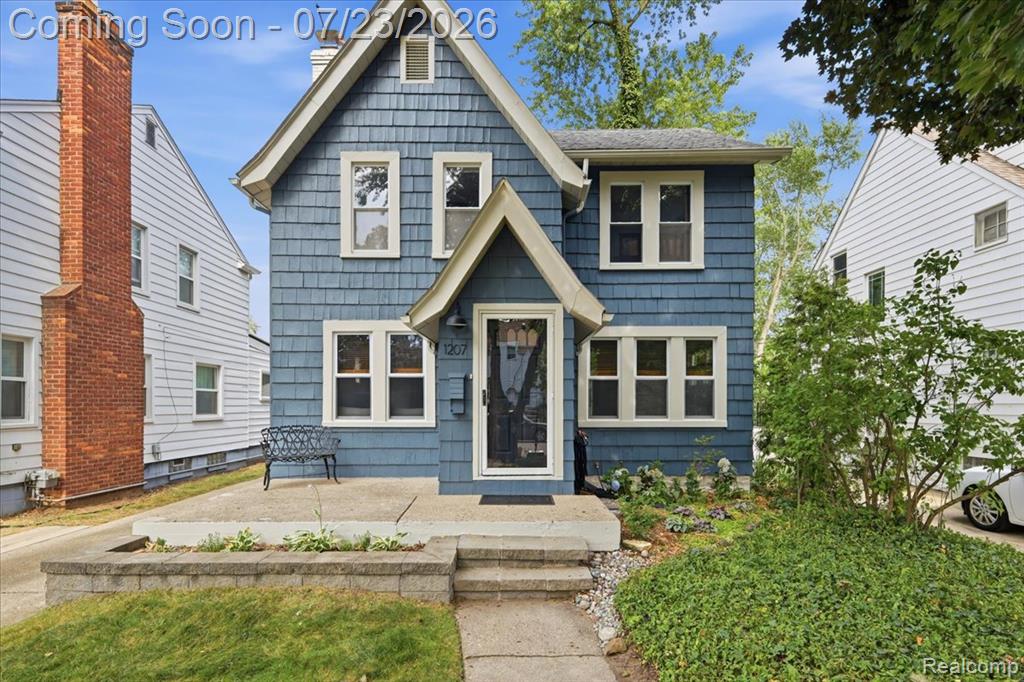 FEATURED LISTINGS