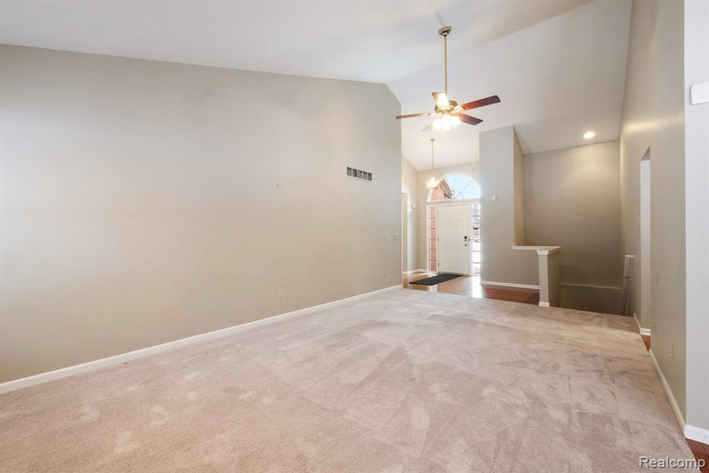 671 Woodhaven Drive, Commerce Twp, MI 48390 — Photo 9