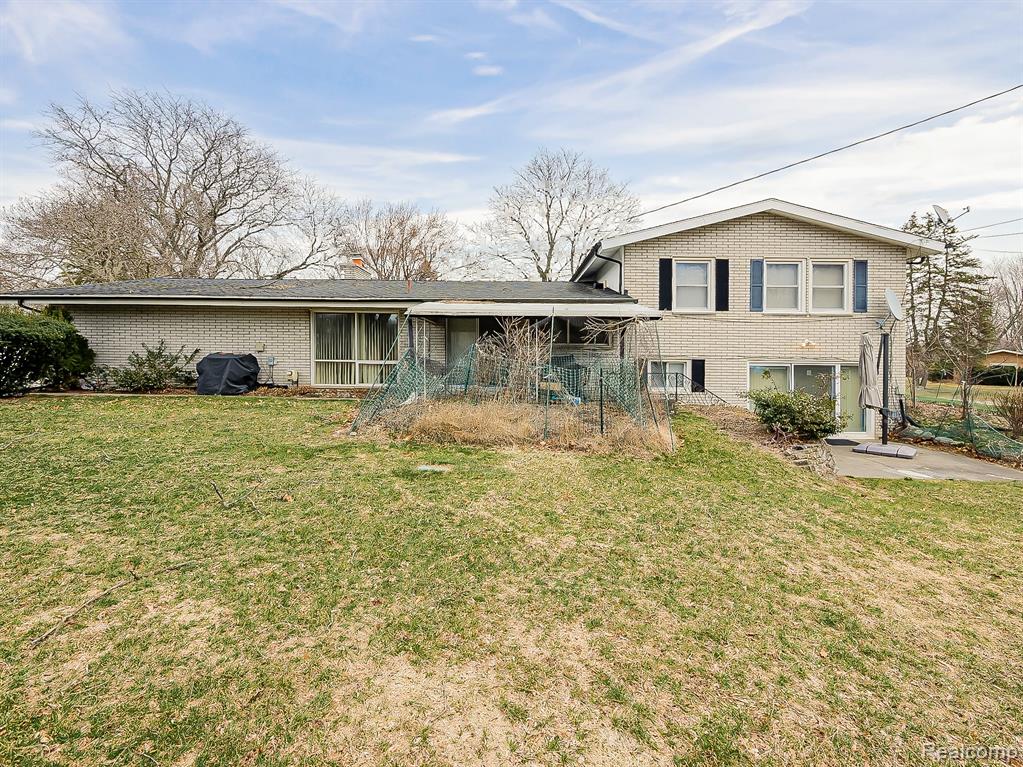 6775 Cedarbrook Drive, Bloomfield Hills, MI 48301 — Photo 31