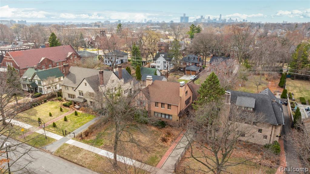 2475 Iroquois Street, Detroit, MI 48214 — Photo 6