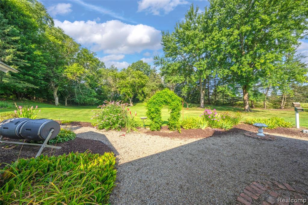 371 N Ortonville Road, Ortonville, MI 48462 — Photo 44