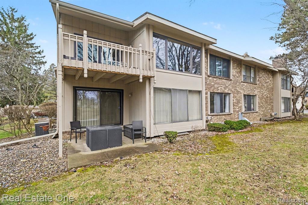 7329 Creek View Circle, West Bloomfield, MI — Photo 41