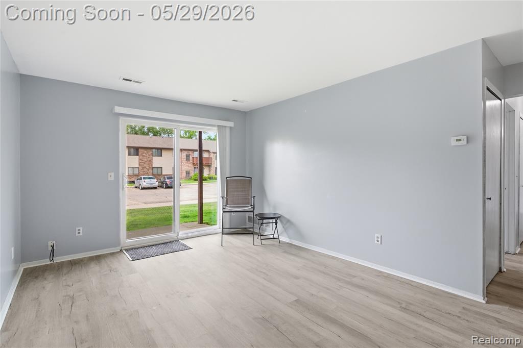 7708 Manor Circle, 103, Westland, MI — Photo 4