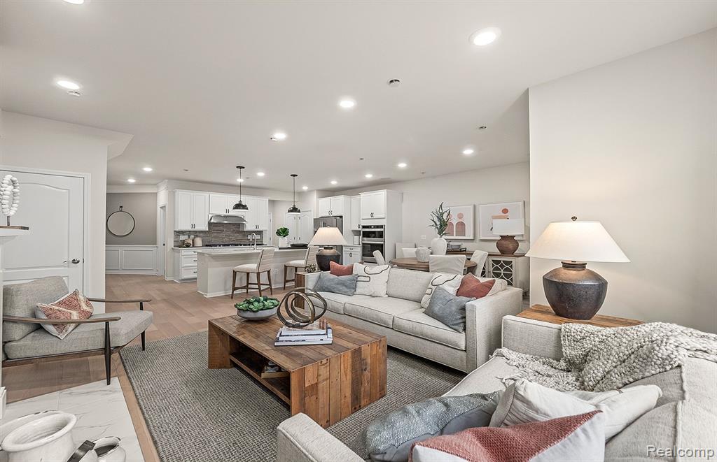 5540 E SPANIEL Drive, Ann Arbor, MI 48108 — Photo 6