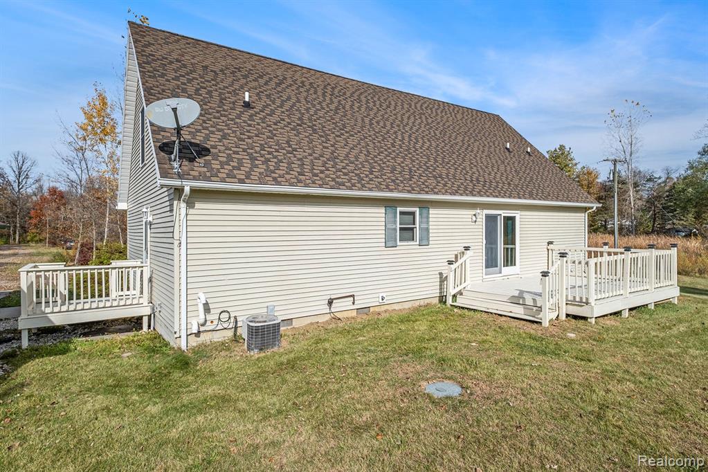 509 Miller Lake Rd, Columbiaville, MI 48421 — Photo 30