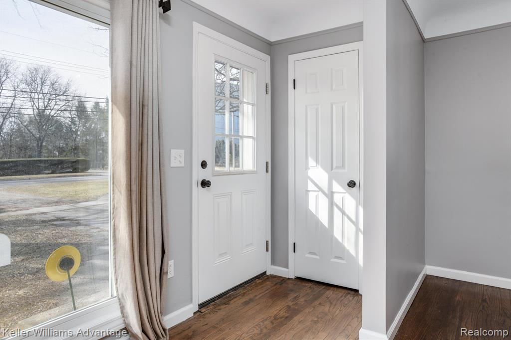547 E SUMMIT Street, Milford, MI 48381 — Photo 2