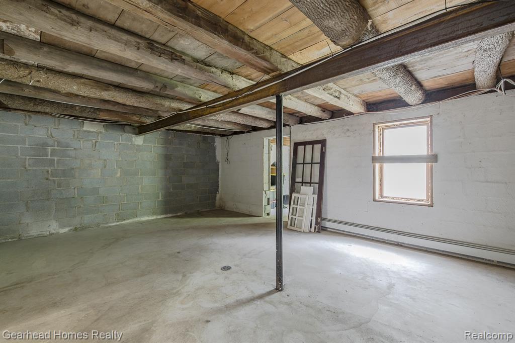 6296 Elizabeth Lake Road, Waterford, MI 48327 — Photo 58