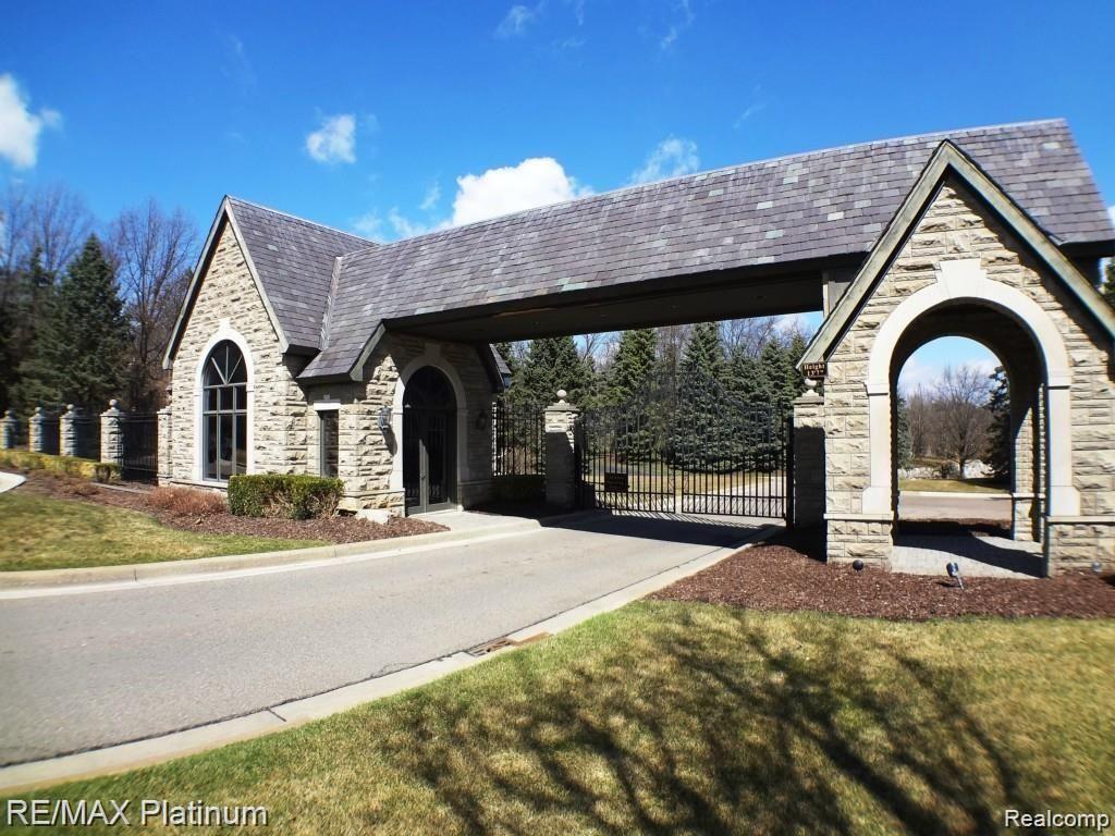9037 RIDGEFIELD Drive, Brighton, MI 48114 — Photo 56