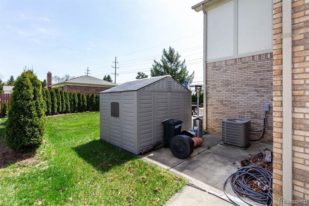 4617 LANCELOT Drive, Sterling Heights, MI 48310 — Photo 48