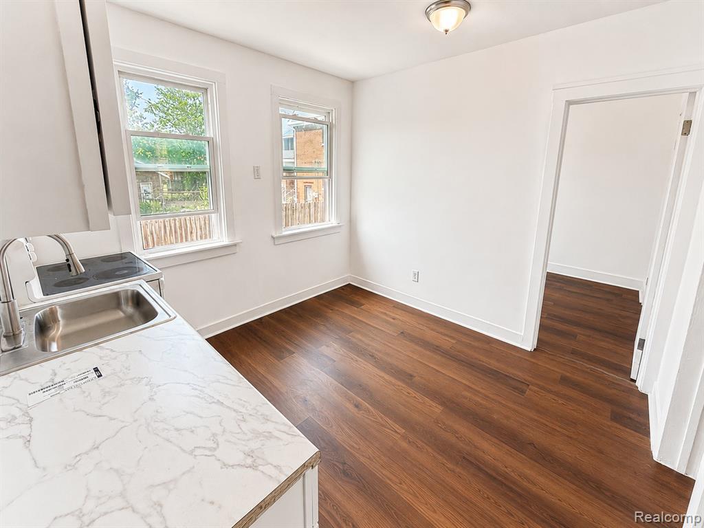 8525 Maxwell Street - Photo 2