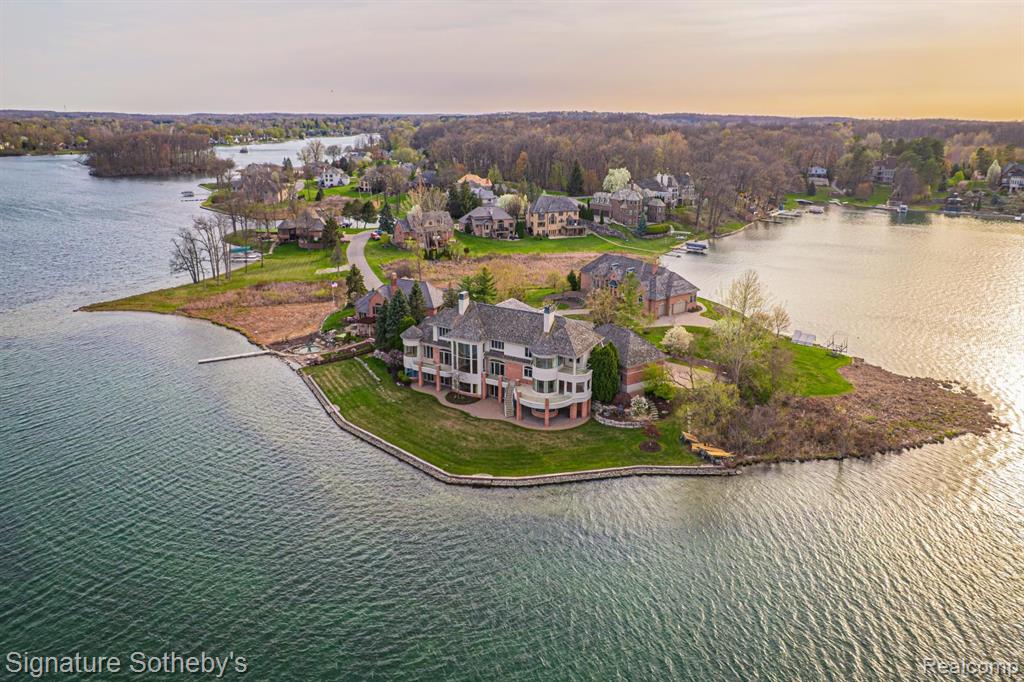 82 CHATEAUX DU LAC, Fenton, MI 48430 — Photo 61