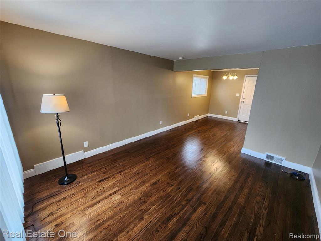8741 W 9 Mile Road, Oak Park, MI 48237 — Photo 5