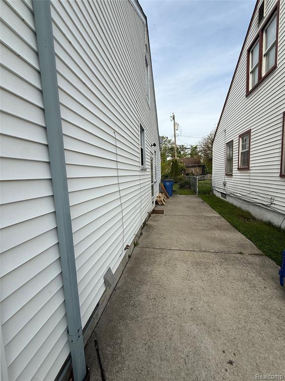 7618 Hazelton Street, Dearborn Heights, MI 48127 — Photo 20