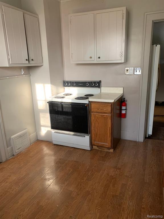 802 DUPONT Street, Flint, MI 48504 — Photo 11