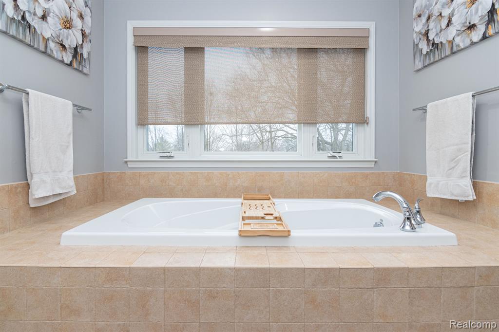 552 CROWN RIDGE Court, White Lake, MI — Photo 44