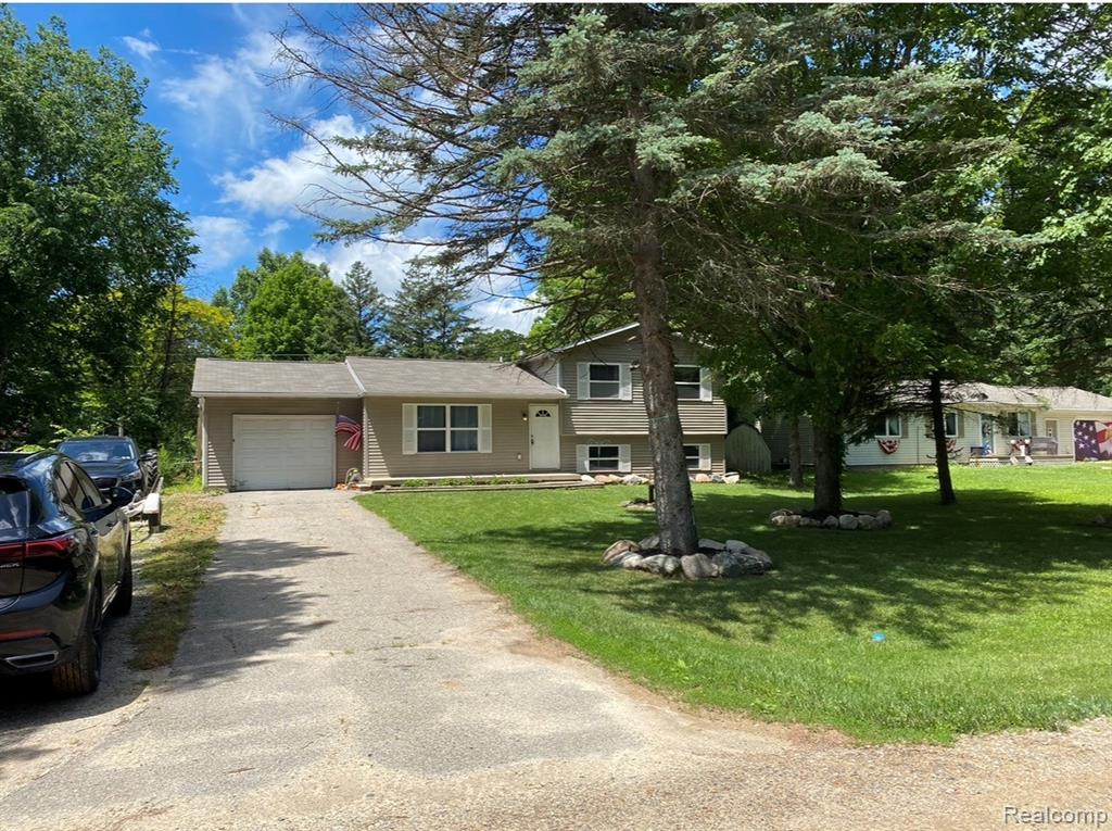 9523 Waite Drive, Fenton, MI 48430 — Photo 31