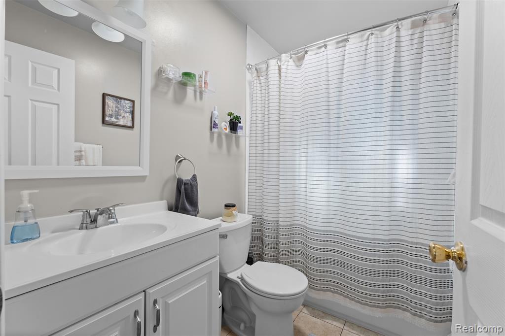 2235 Mentone Street, Wolverine Lake, MI 48390 — Photo 9