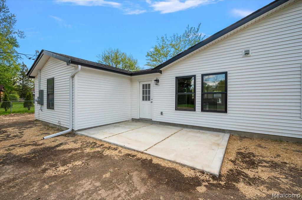 6165 Woodsdale Drive, Grand Blanc, MI 48439 — Photo 5