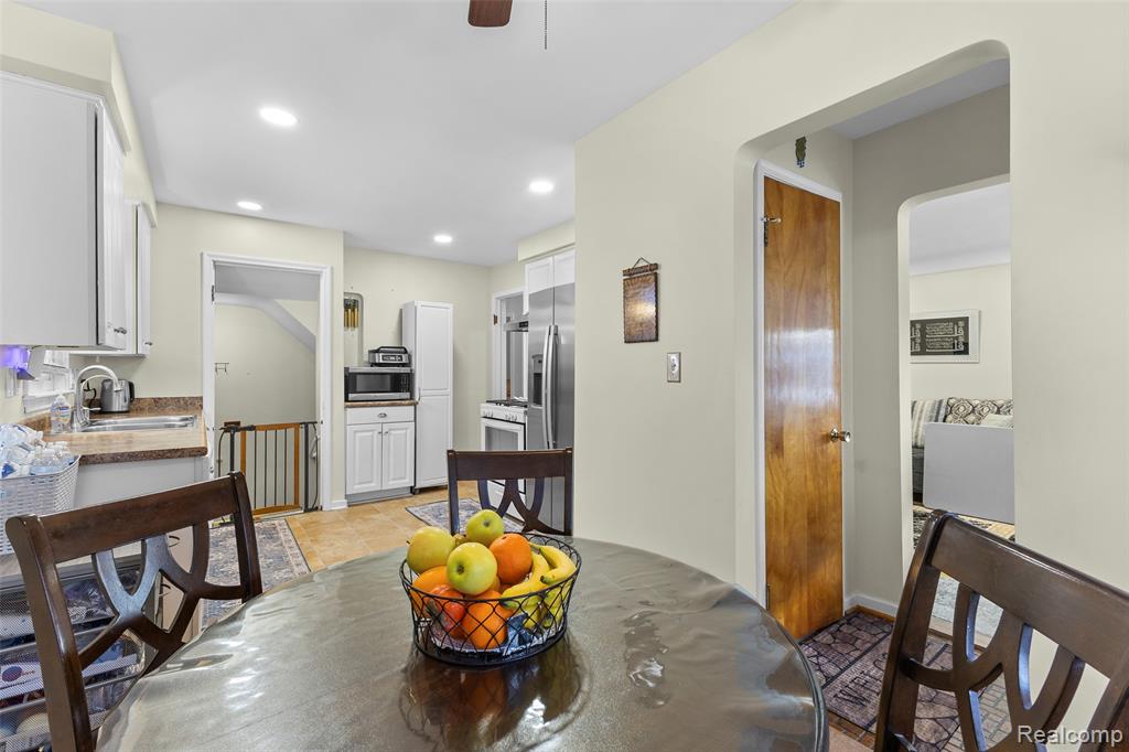 7476 Nightingale Street, Dearborn Heights, MI 48127 — Photo 12