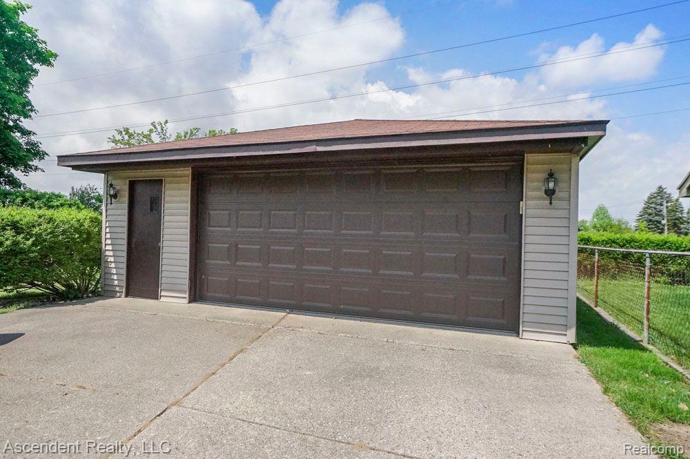42763 MICHIGAN Drive, Sterling Heights, MI 48313 — Photo 21