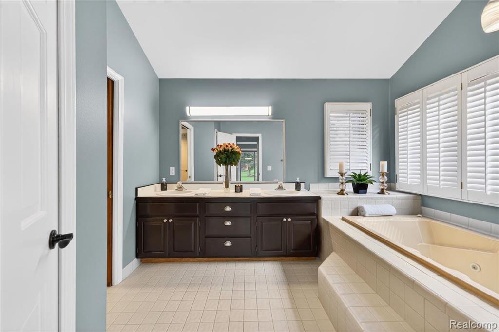 6595 Deer Ridge Drive, Clarkston, MI 48348 — Photo 8