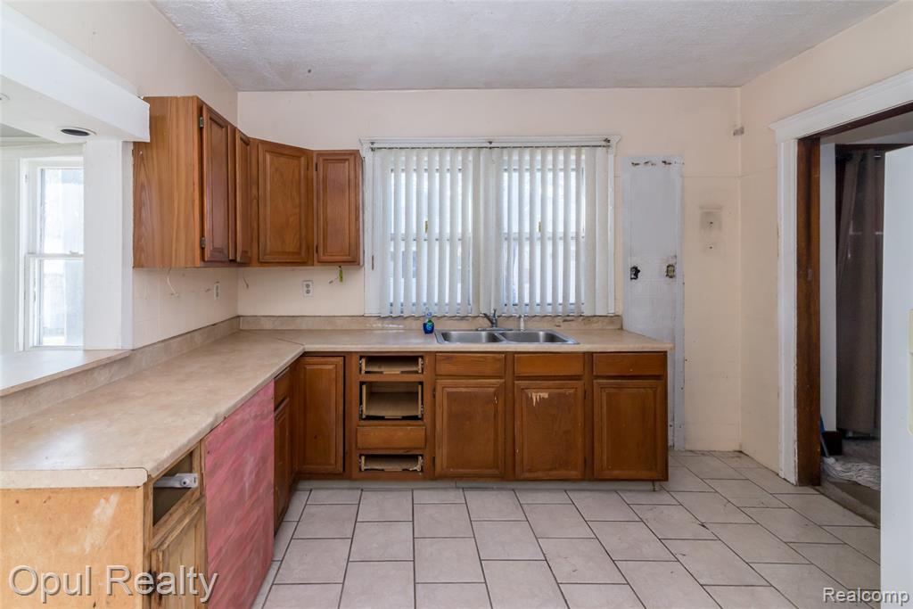 6361 Devereaux Street, Detroit, MI 48210 — Photo 12