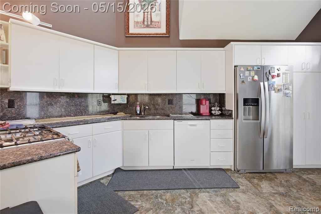 6432 Pinebrook Lane, Burton, MI 48509 — Photo 10