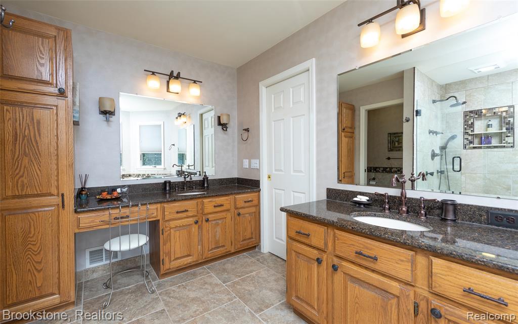 6871 Berry Pointe Drive, Clarkston, MI 48348 — Photo 32