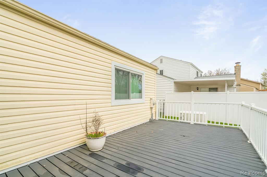 5745 NEW MEADOW Drive, Ypsilanti, MI 48197 — Photo 11