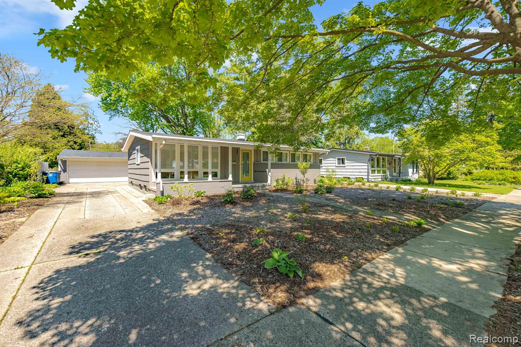2710 Radcliffe Avenue, Ann Arbor, MI 48104 — Photo 2