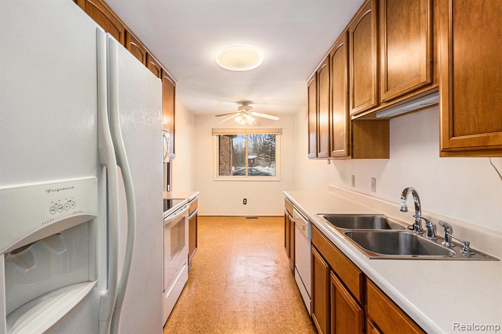 4659 Laurel Club Circle, 12, West Bloomfield, MI 48323 — Photo 8