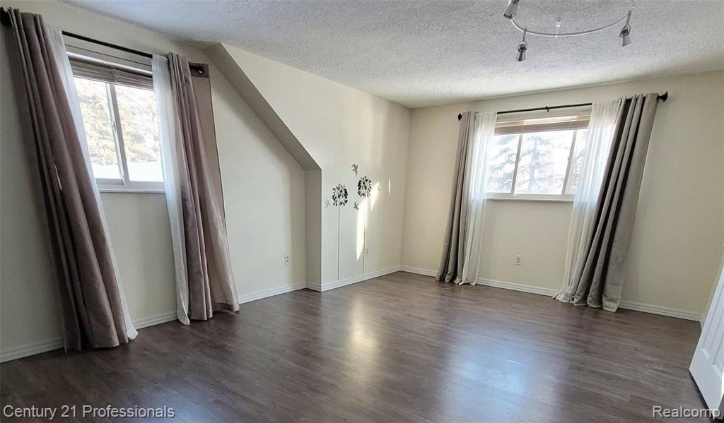 575 Troyvally Street, Troy, MI 48098 — Photo 21