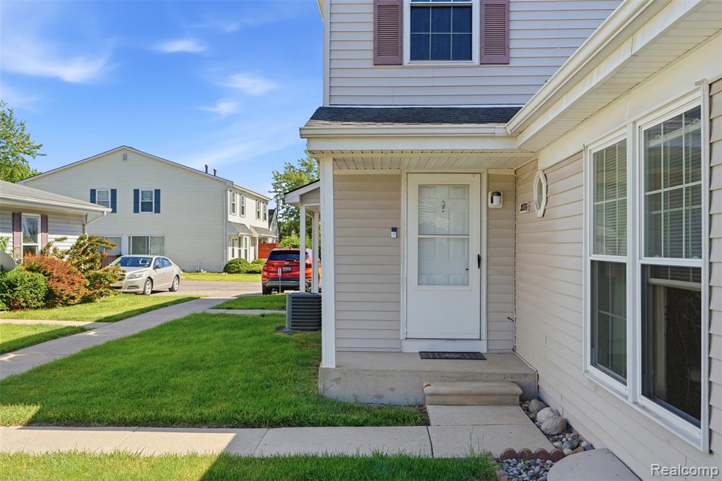 28376 Raleigh Crescent Drive, Chesterfield, MI — Photo 3