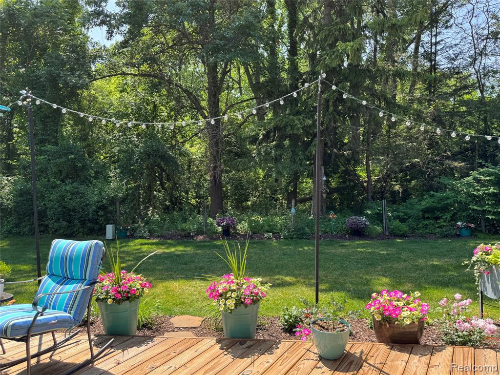 405 Woodstone Road, Waterford, MI 48327 — Photo 29