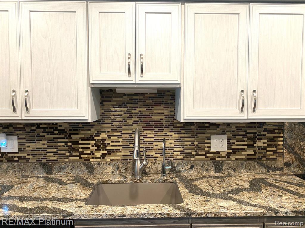 604 E NORTH Street, Owosso, MI 48867 — Photo 22