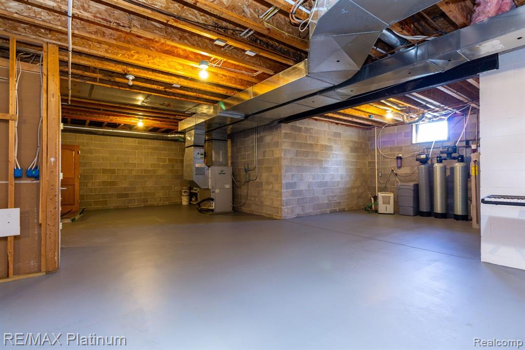 536 N CEDAR Road, Fowlerville, MI 48836 — Photo 37